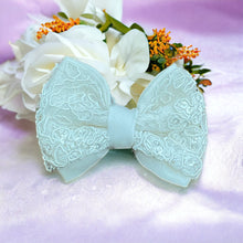Load image into Gallery viewer, Wedding Bow Ivory / Lace
