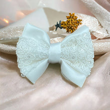 Load image into Gallery viewer, Wedding Bow Ivory / Lace
