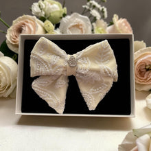 Load image into Gallery viewer, Wedding Sailor Bow Ivory / Lace