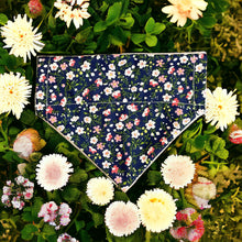Load image into Gallery viewer, Oasis Floral Navy
