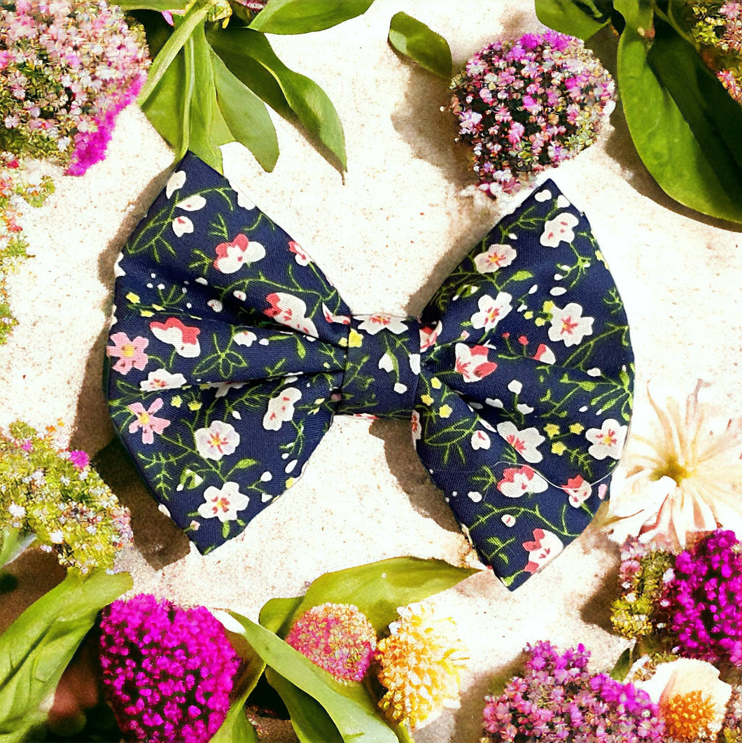 Oasis Floral Navy