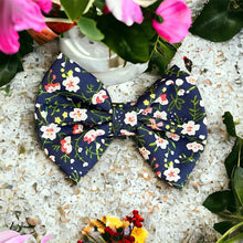 Load image into Gallery viewer, Oasis Floral Navy
