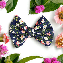 Load image into Gallery viewer, Oasis Floral Navy