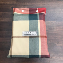 Load image into Gallery viewer, Highland Plaid Finovan Sit Mat